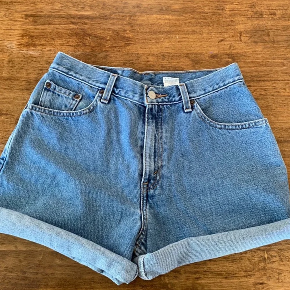 Medium Wash Denim Levi Shorts